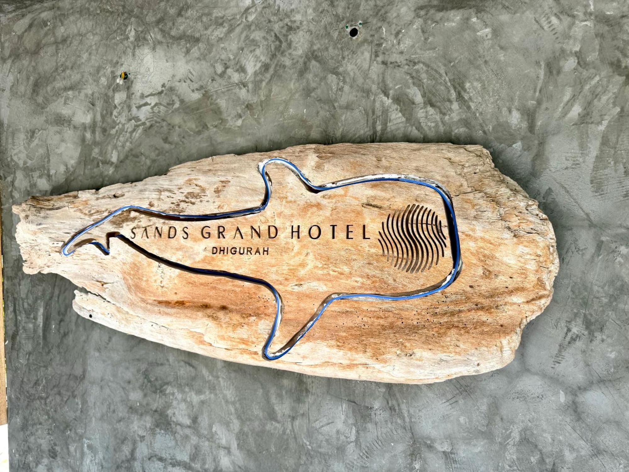 Sands Grand Hotel Dhigurah  Buitenkant foto