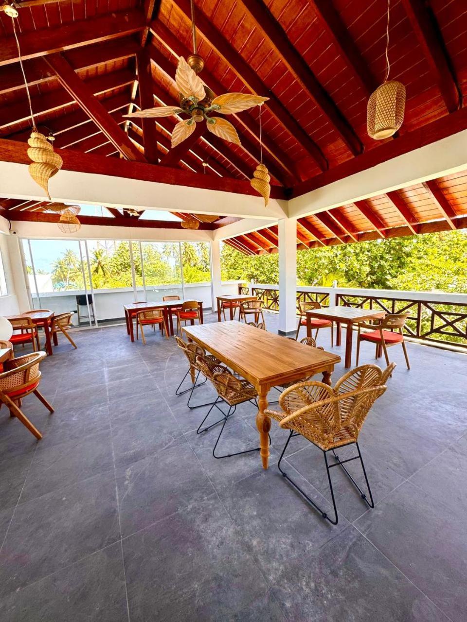 Sands Grand Hotel Dhigurah  Buitenkant foto