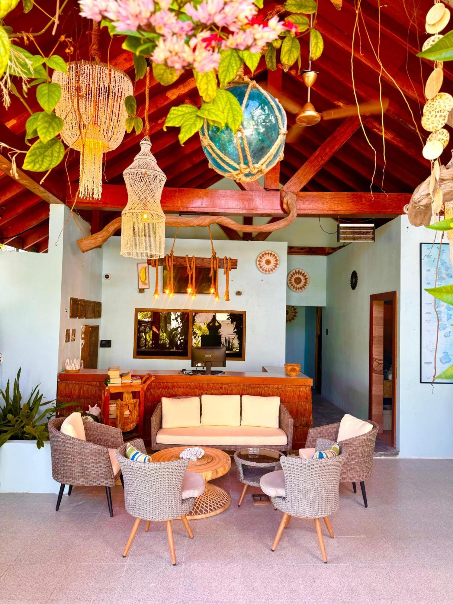 Sands Grand Hotel Dhigurah  Buitenkant foto