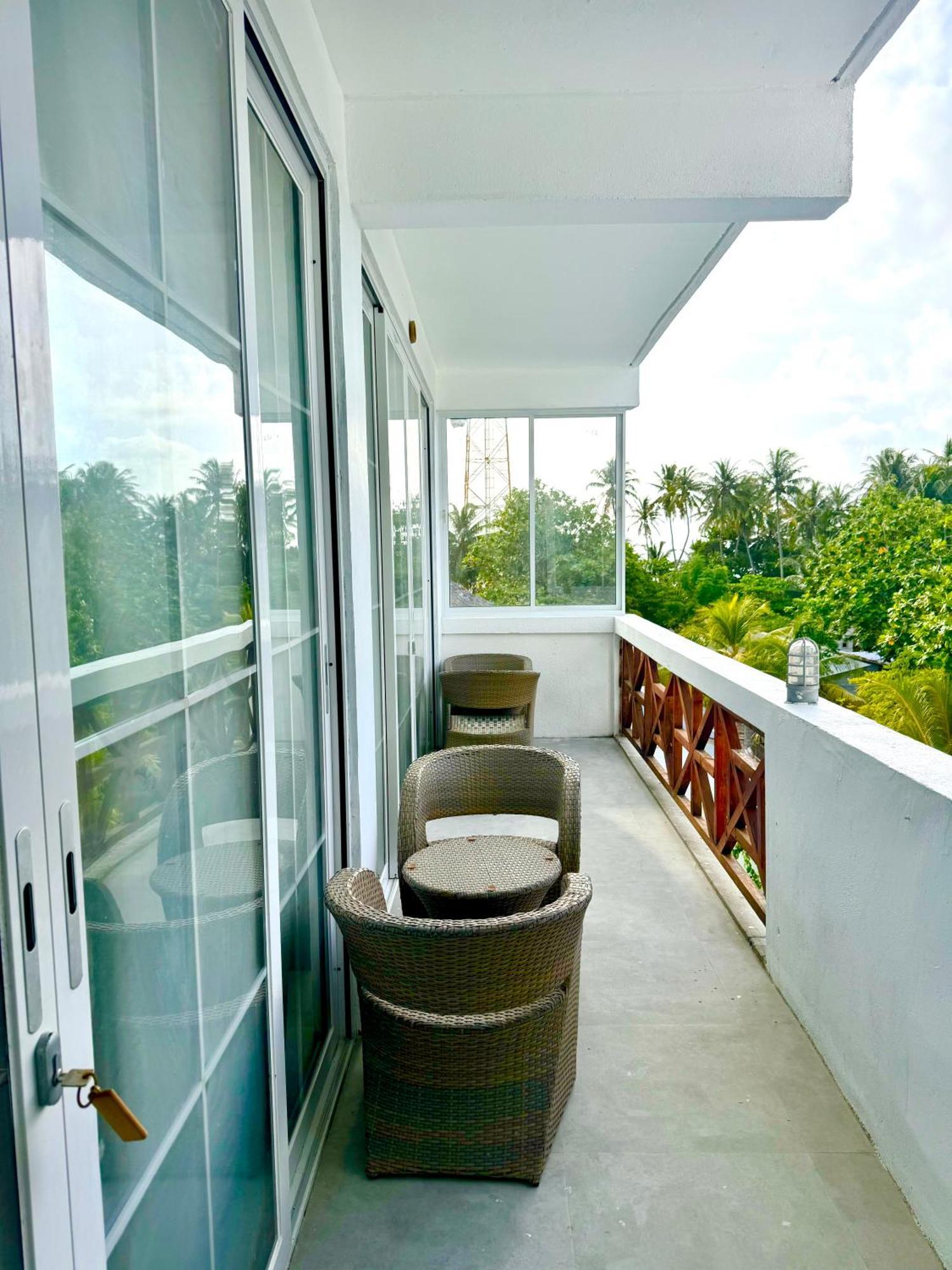 Sands Grand Hotel Dhigurah  Buitenkant foto