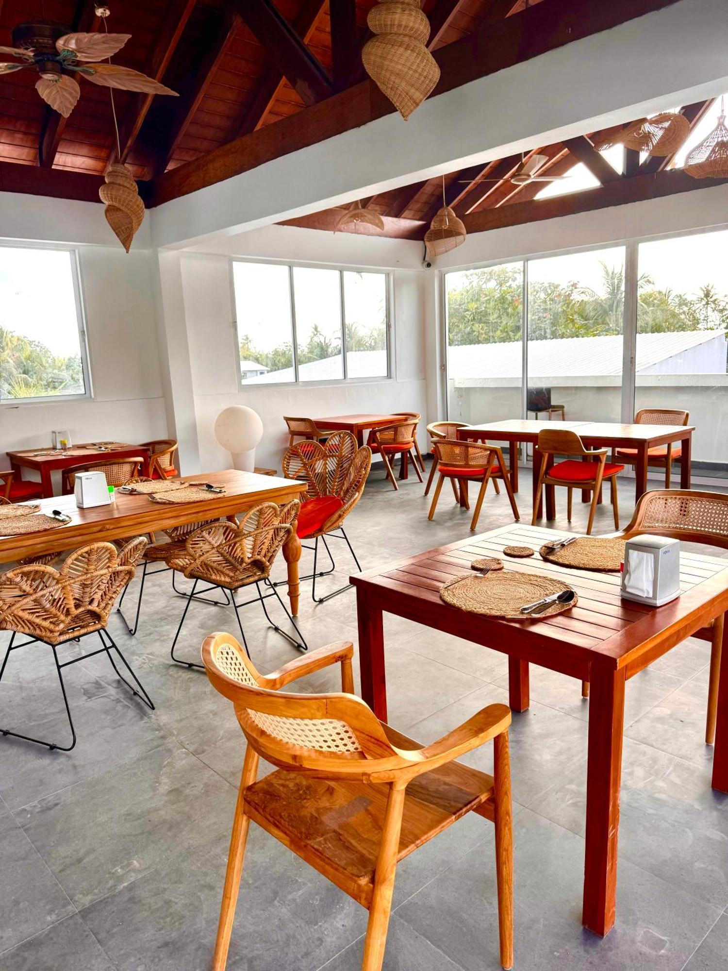 Sands Grand Hotel Dhigurah  Buitenkant foto