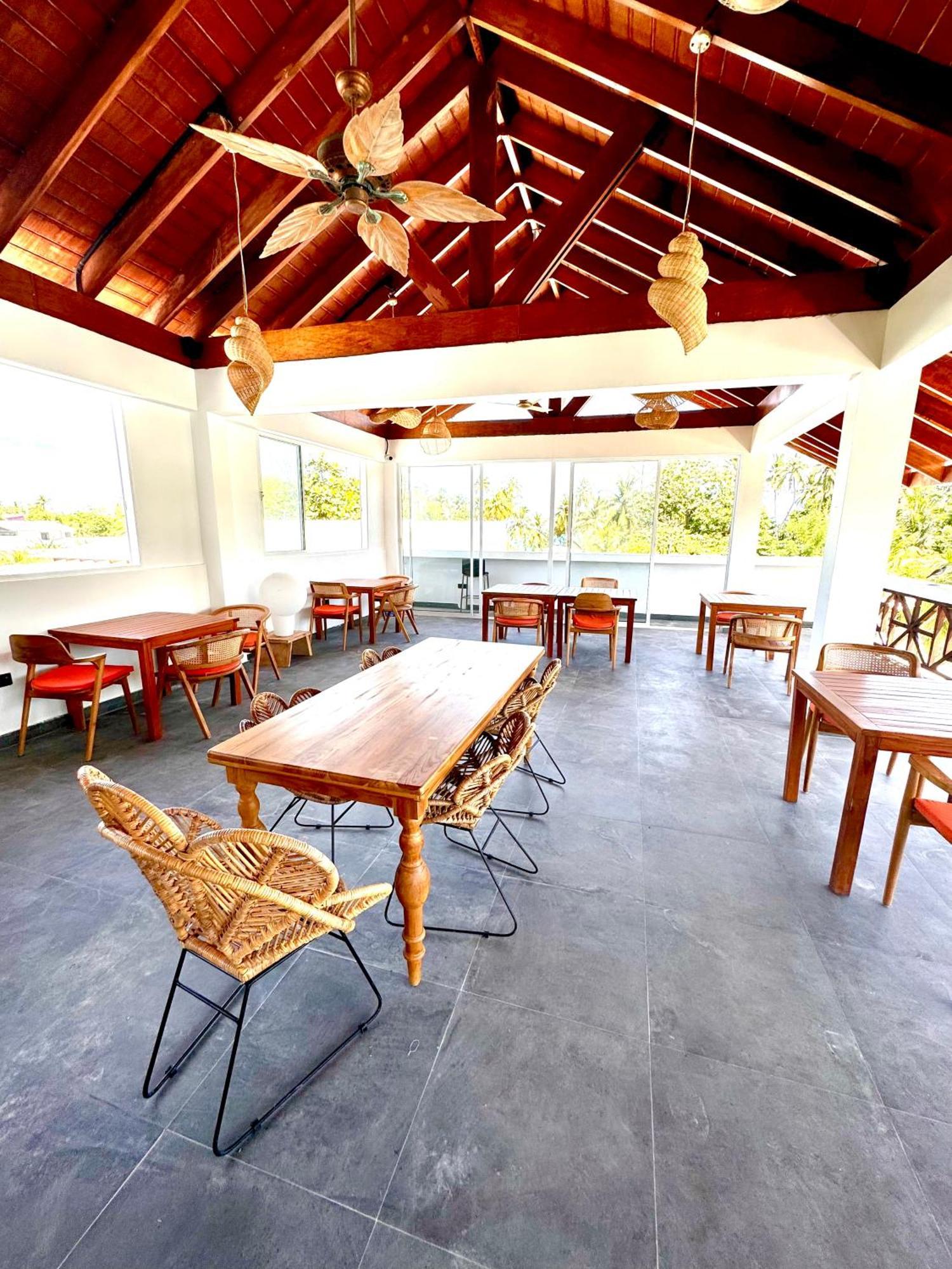 Sands Grand Hotel Dhigurah  Buitenkant foto