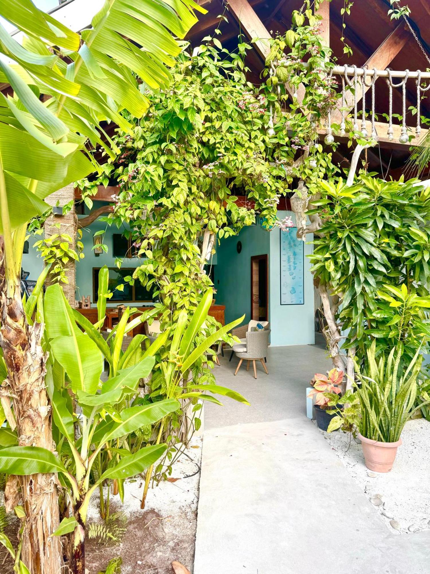 Sands Grand Hotel Dhigurah  Buitenkant foto